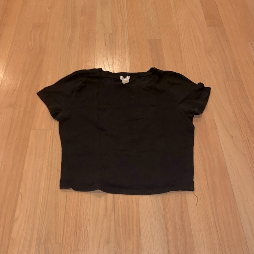 Black t-shirt (kinda cropped)